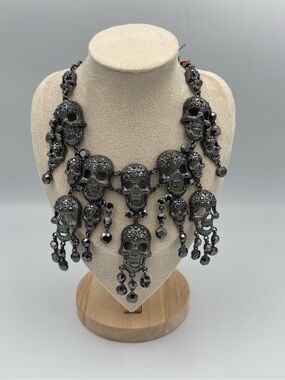 Natasha Skull Statement Necklace Goth Halloween Rhinestone Gunmetal NWT Rare
